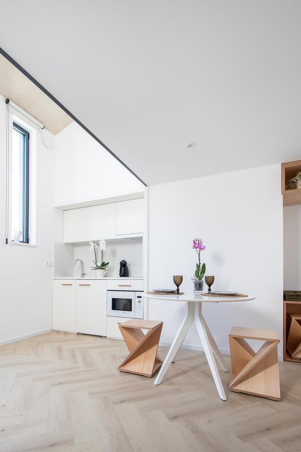Kitchen or kitchenette, Dining area, stove