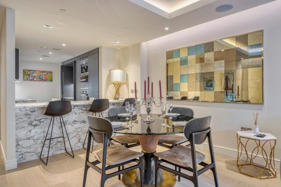 Luxe Creek Riverside Air-conditioned 2br 2bath Apartment in London