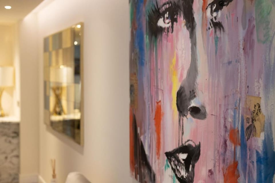 Luxe Creek Riverside Air-conditioned 2br 2bath Apartment in London