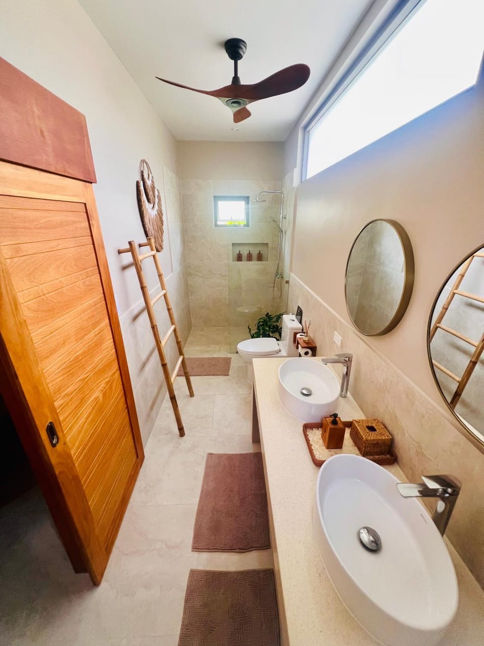 Toilet, Bathroom, towels