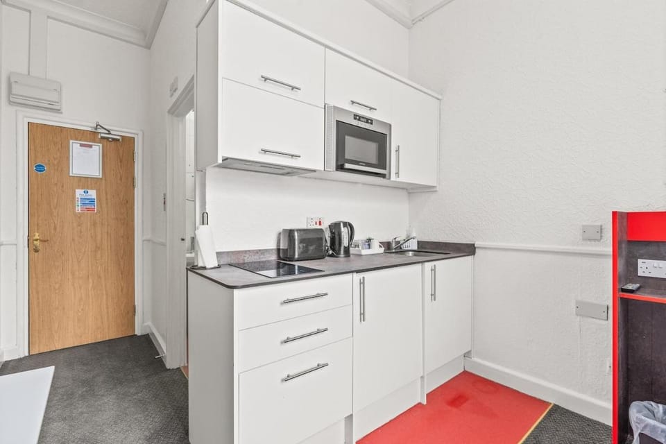 Coffee/tea facilities, Kitchen or kitchenette, stove, toaster