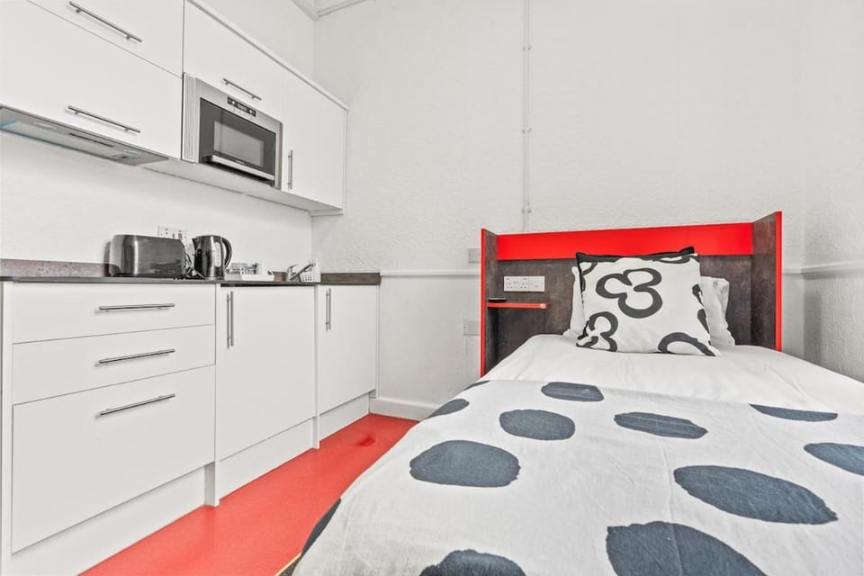 Bed, Kitchen or kitchenette