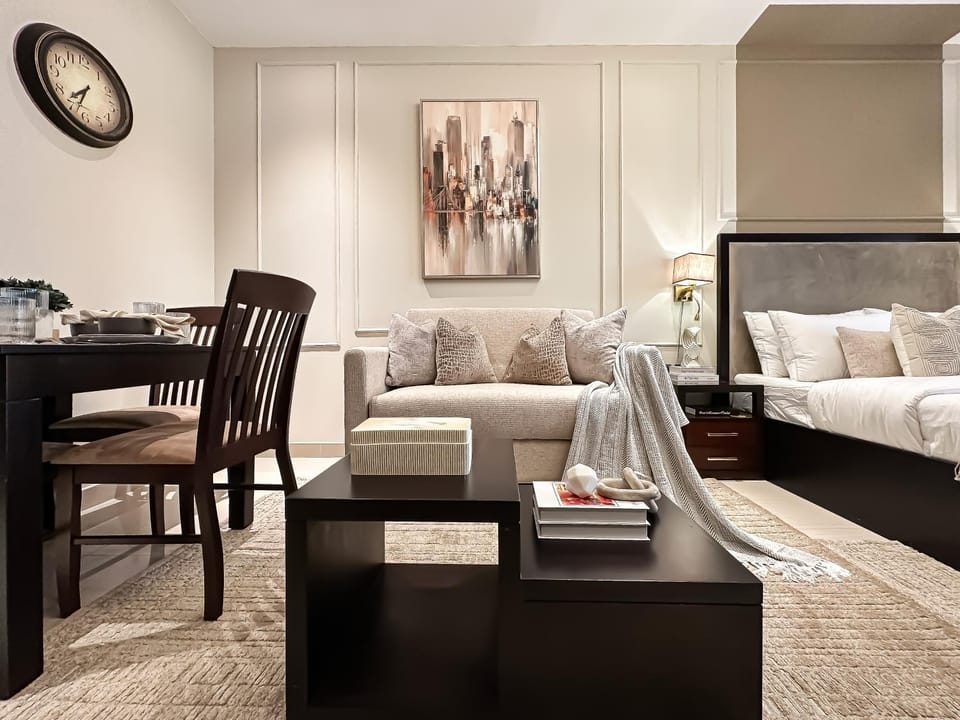 Bed, Seating area