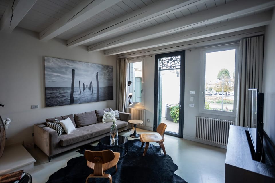 Living room, Photo of the whole room
