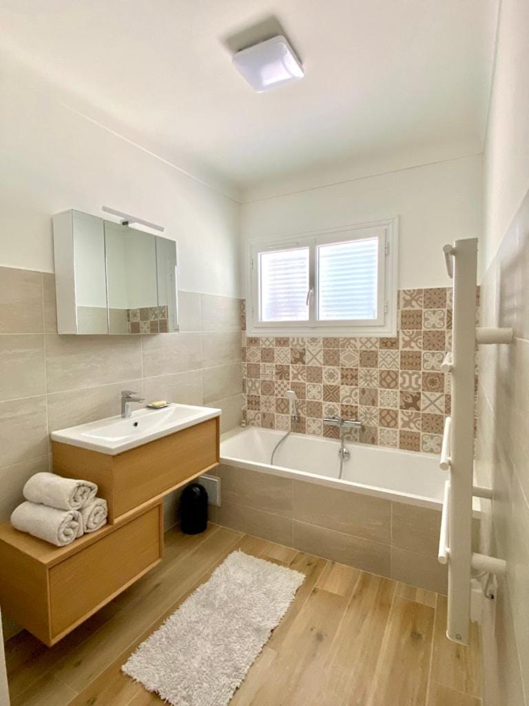 Appartement dans Villa à Antibes avec Vue Mer Apartment in Antibes