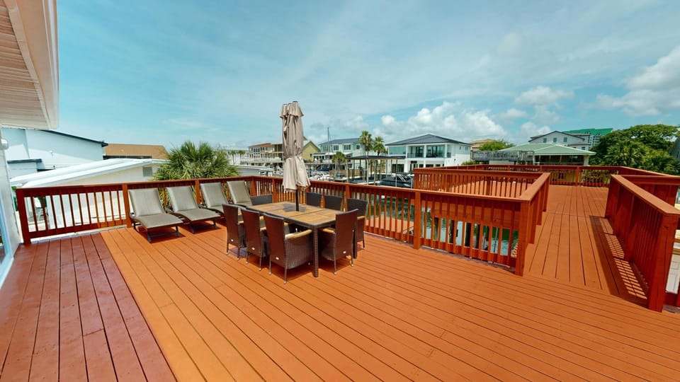 Canal Breeze Cottage House in Destin