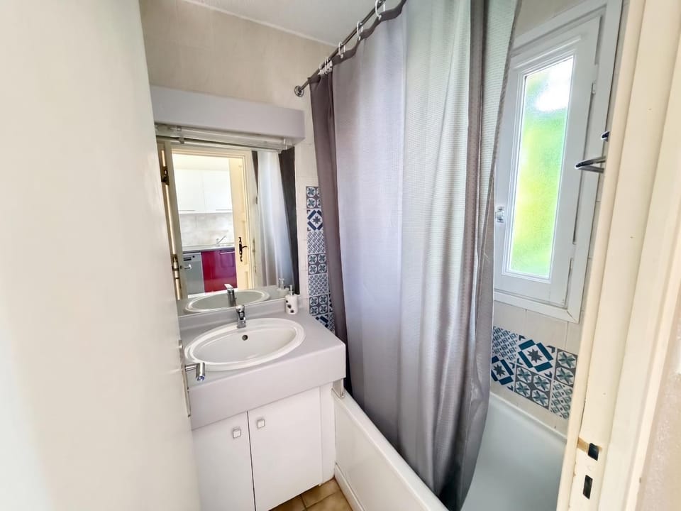 Bathroom, Bath