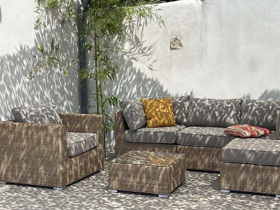Patio, Day, Balcony/Terrace, Living room, Seating area