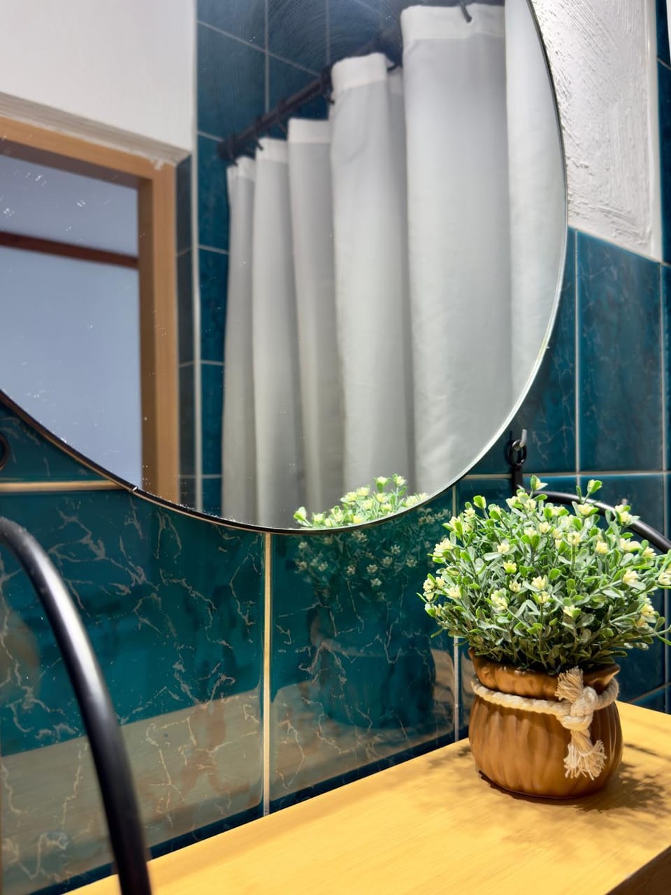 Toilet, Bathroom, Decorative detail