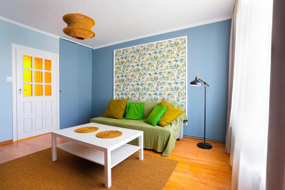 Bed, Seating area, Bedroom