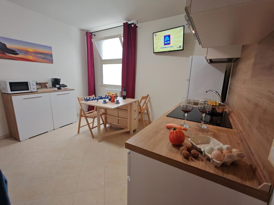 Kitchen or kitchenette, stove