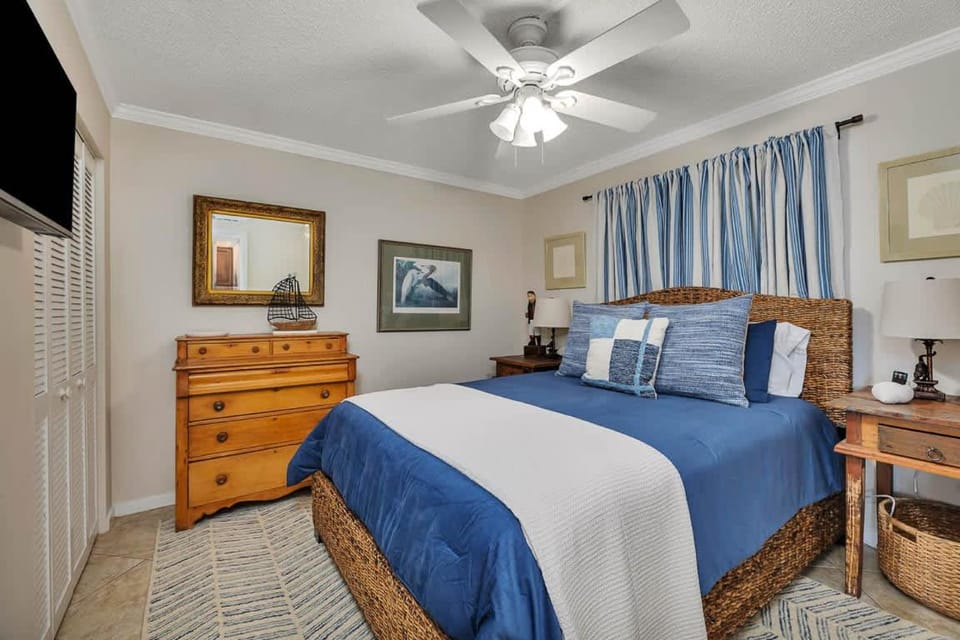 Sail Inn SaintSimons-ground unit beach access pool House in Saint Simons Island
