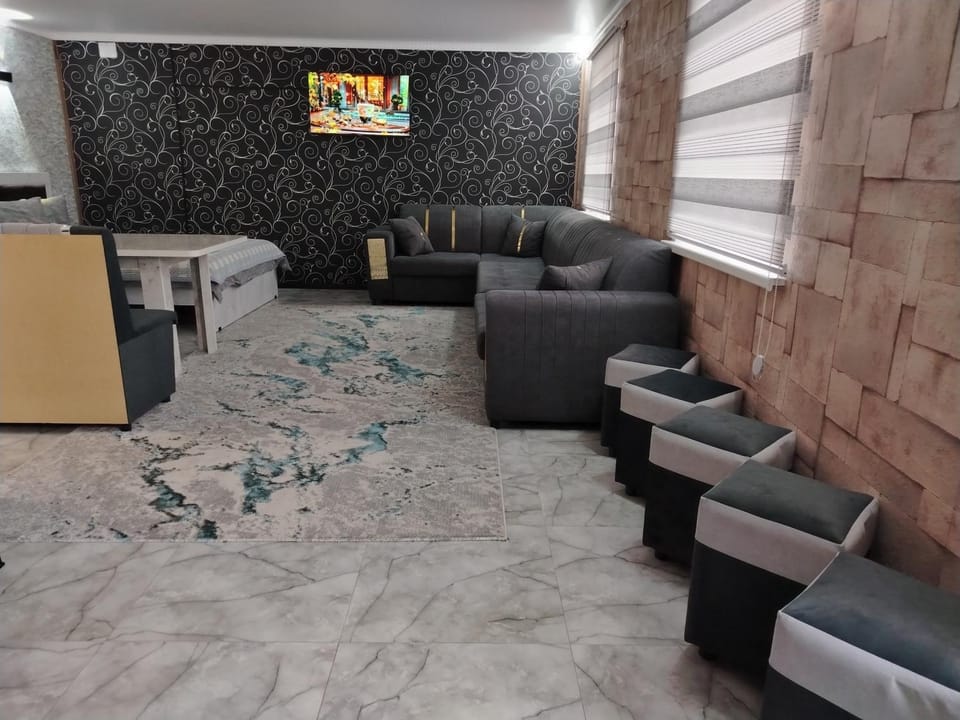 TV and multimedia, Kitchen or kitchenette, Living room
