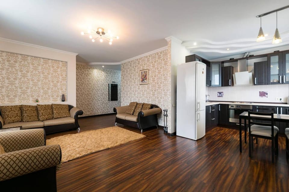 Kitchen or kitchenette, Living room, Photo of the whole room, Decorative detail, Dining area