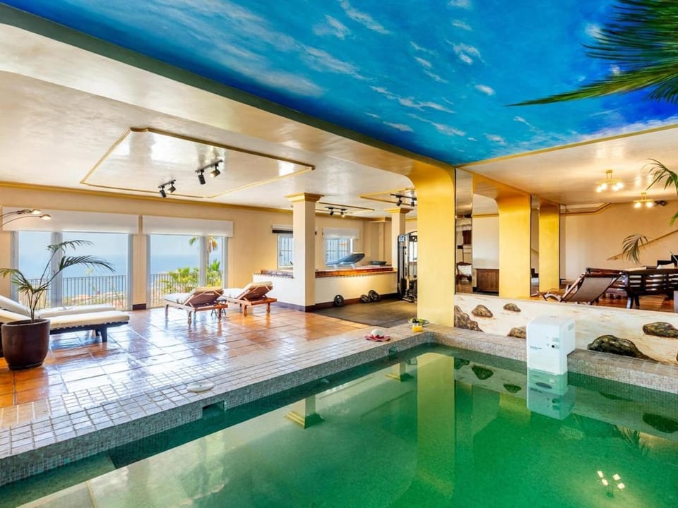 Pool view, Swimming pool, sunbed
