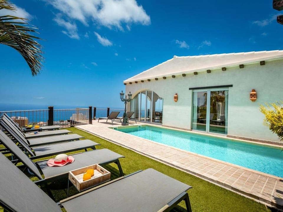 Day, View (from property/room), Pool view, Swimming pool, sunbed