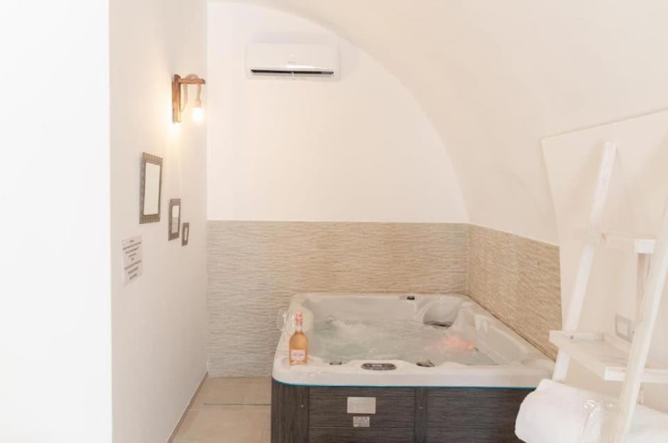 Hot Tub, Bath