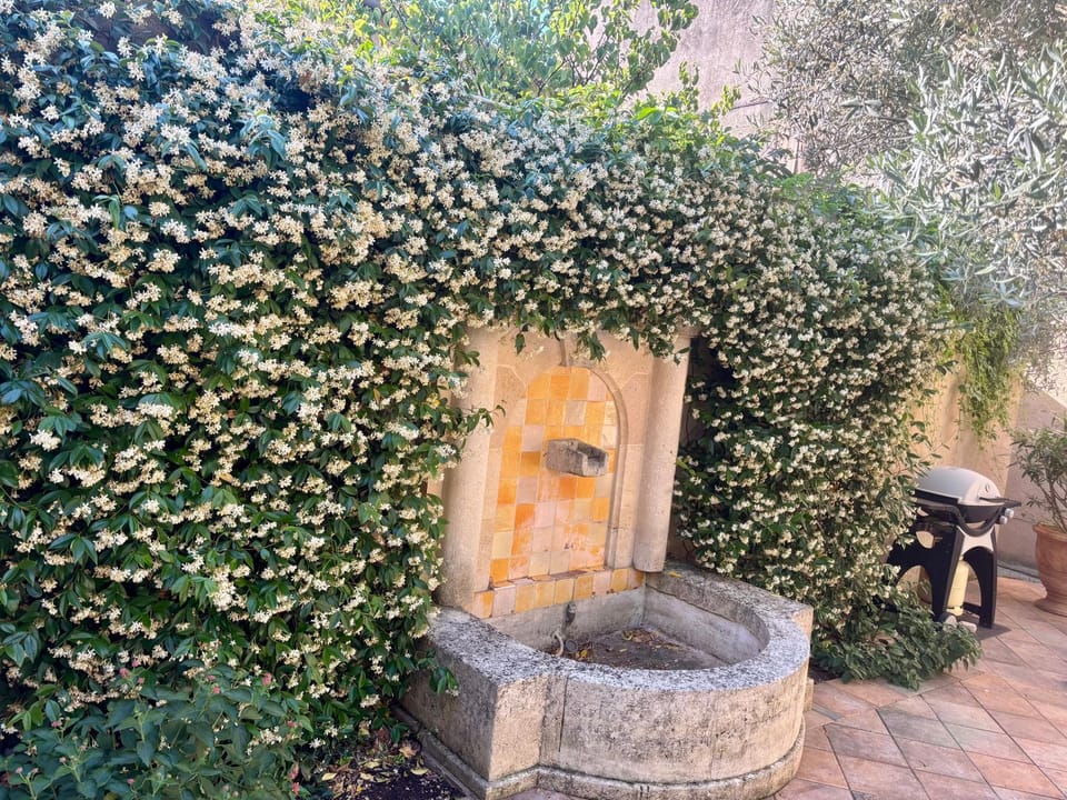 Le patio Provençal-Maison avec cour privée House in Nimes