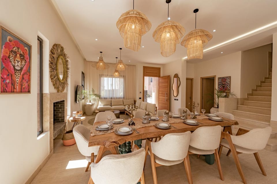 Living room, Decorative detail, Decorative detail, Seating area, Evening entertainment, Evening entertainment, fireplace, fireplace