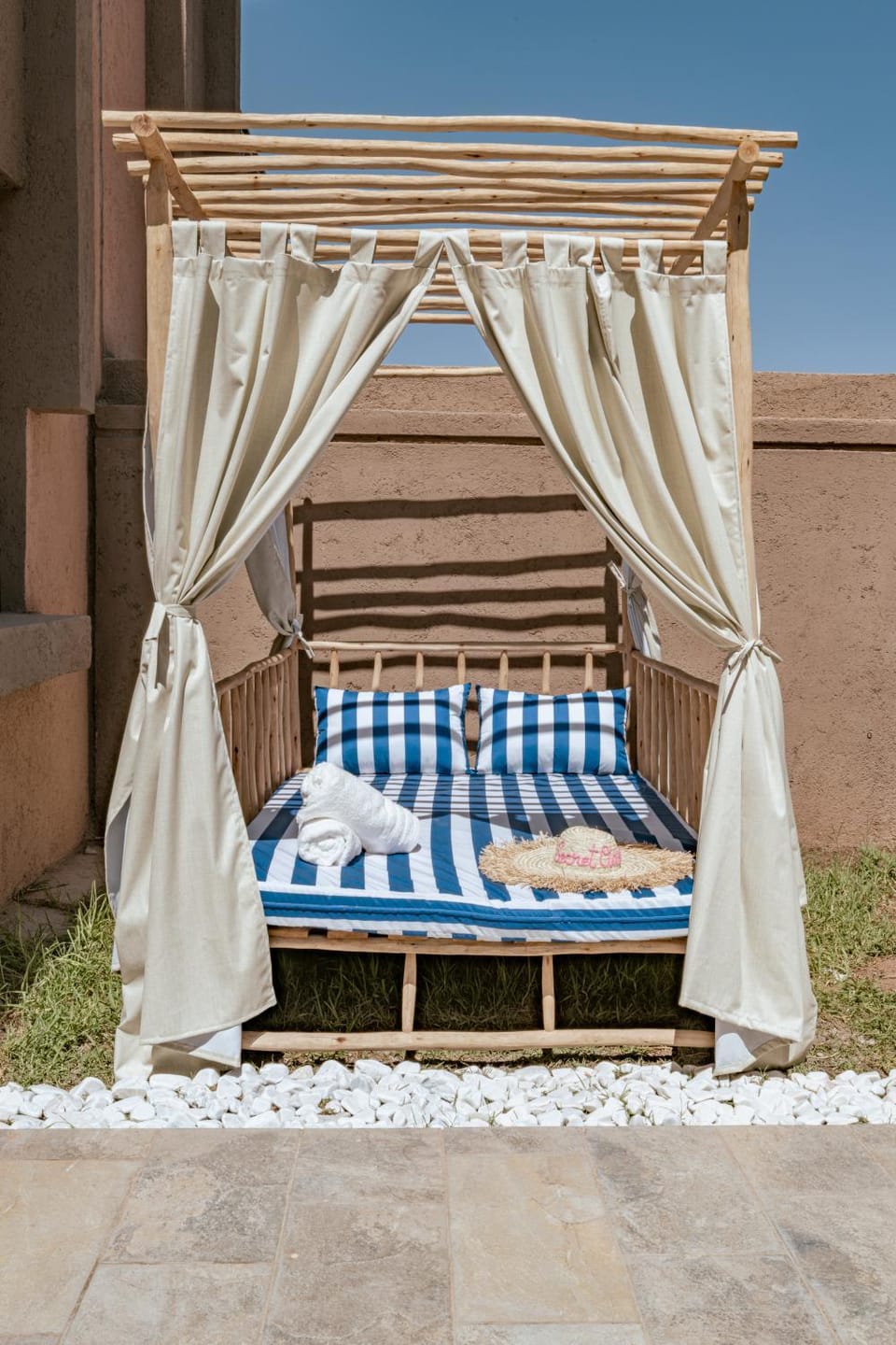 Patio, Bed, Day, Balcony/Terrace, Pool view, Pool view, Swimming pool, Swimming pool, Swimming pool, Seasons
