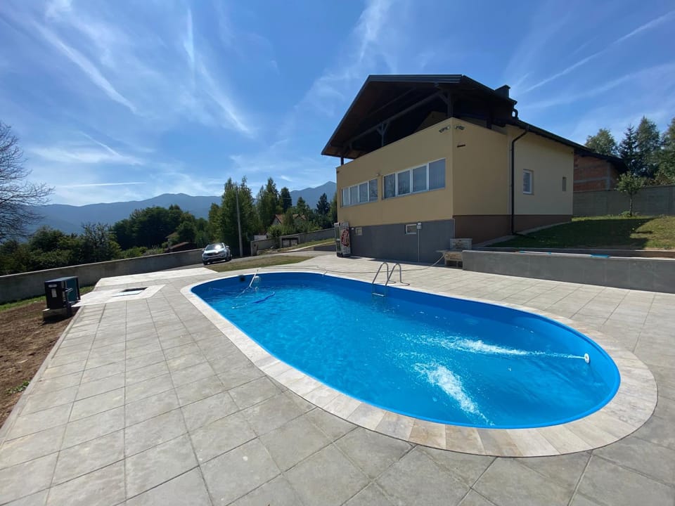 Property building, Mountain view, Swimming pool