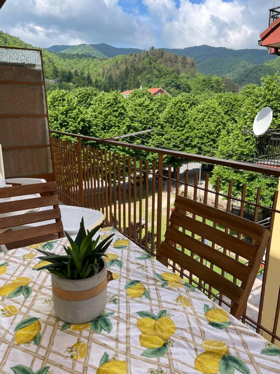 Spring, Natural landscape, View (from property/room), Balcony/Terrace, Dining area, Mountain view