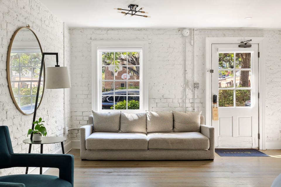 Stunning Suite with Kitchenette 1st Floor Bed and Breakfast in Savannah