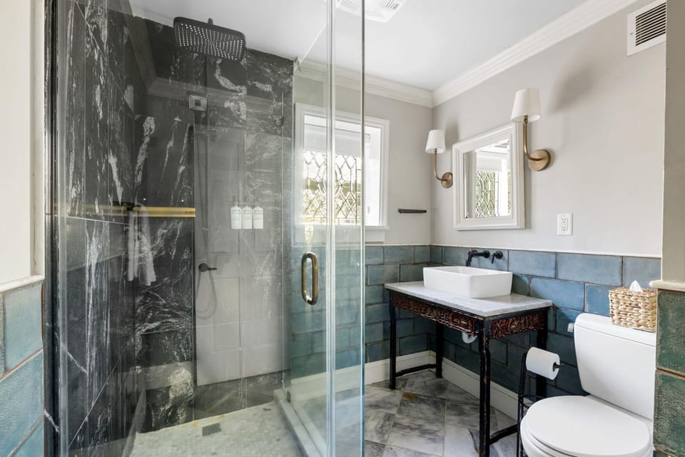 Stunning Suite with Kitchenette 1st Floor Bed and Breakfast in Savannah