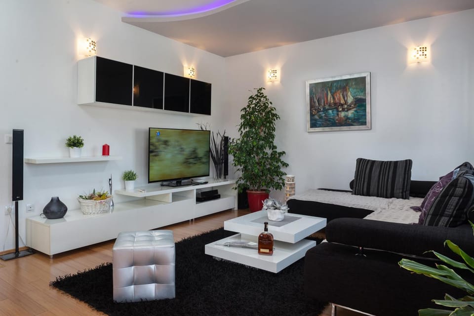 TV and multimedia, Seating area