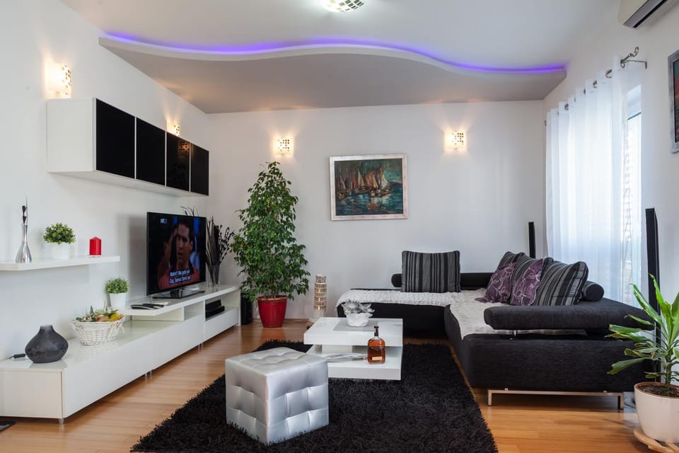 TV and multimedia, Seating area
