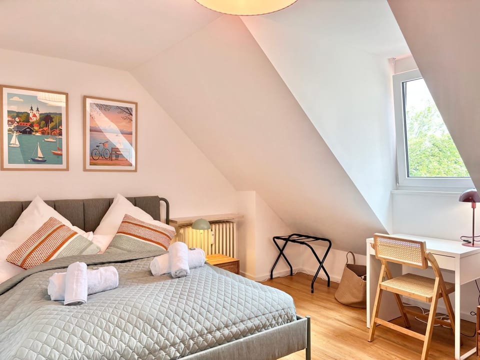 Bed, Photo of the whole room, Bedroom