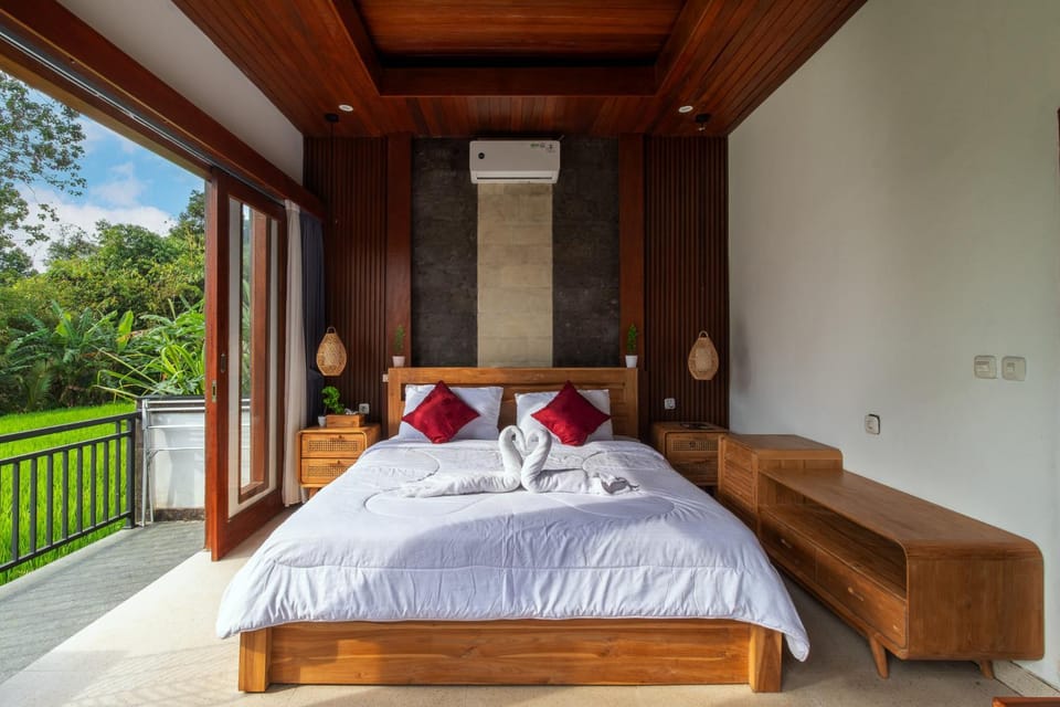 Bed, View (from property/room), Bedroom, towels