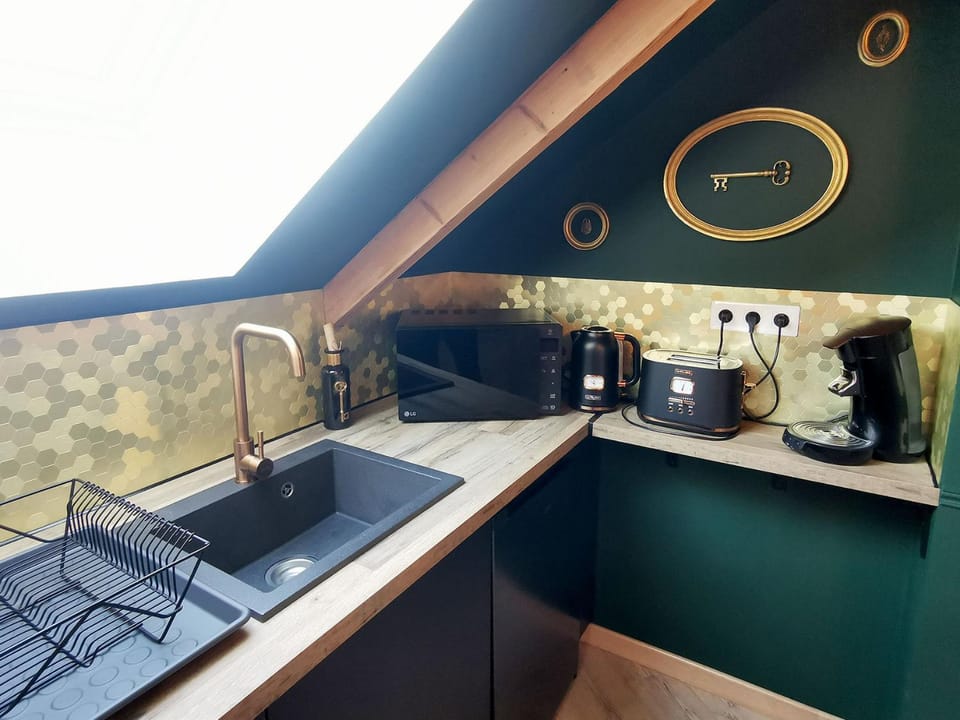 Coffee/tea facilities, microwave, toaster, kitchen