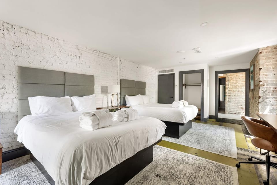 Double Queen Suite 1st Floor Boutique Hotel Bed and Breakfast in Savannah