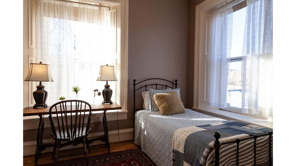 Bed, Day, Bedroom, furniture, towels
