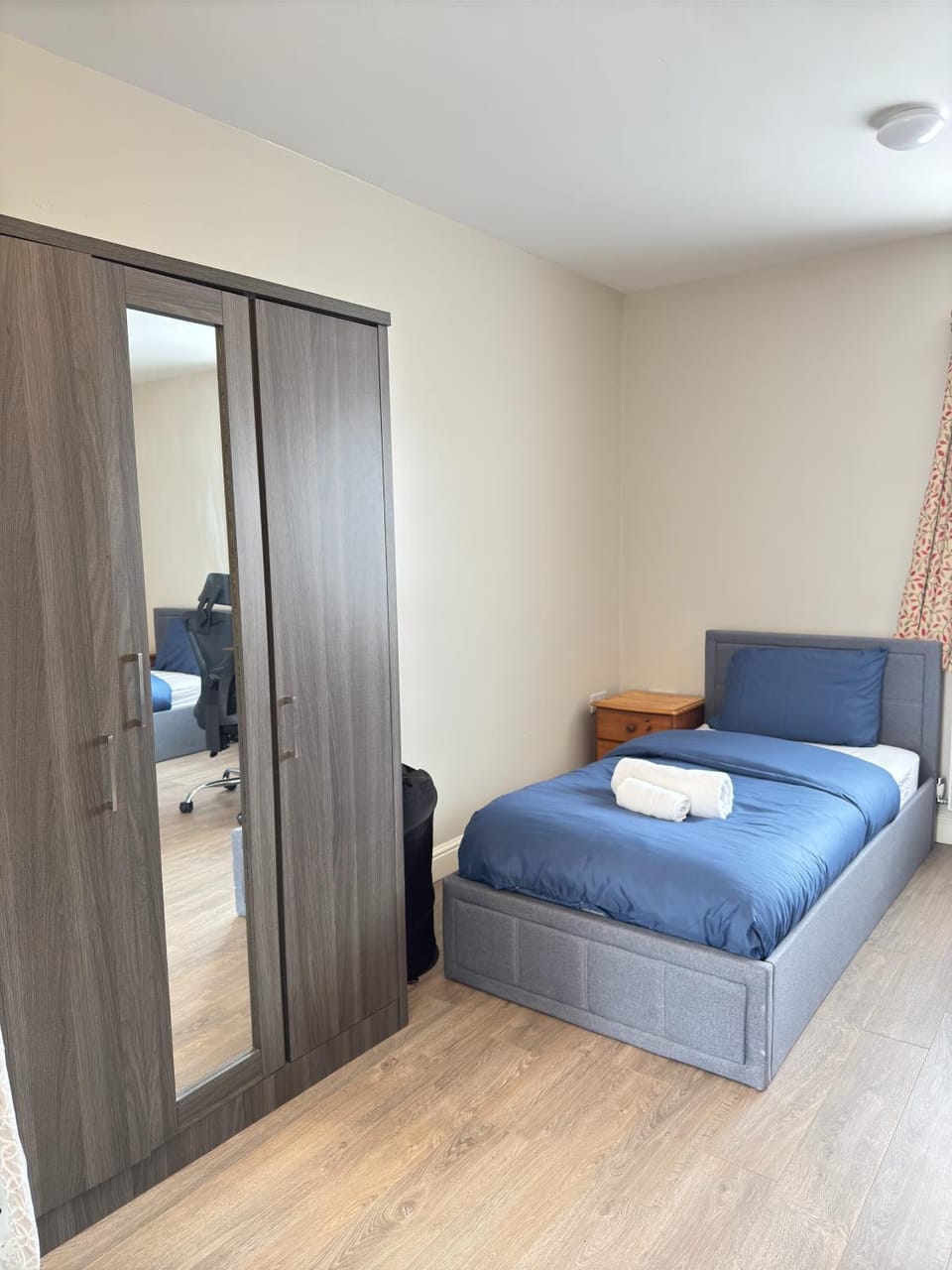 Bed, Bedroom, towels, wardrobe