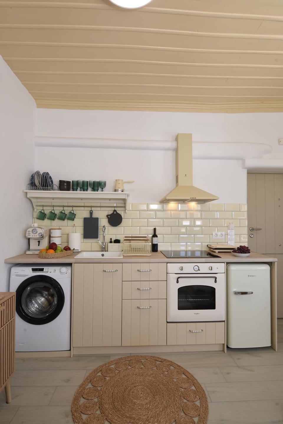 Kitchen or kitchenette, oven, stove