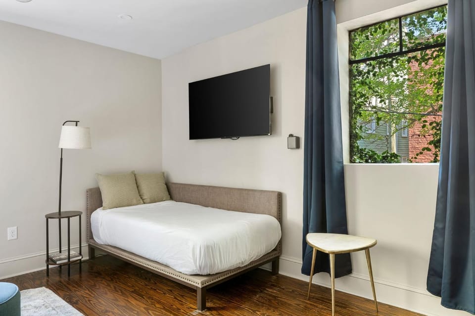 King Suite and Twin Boutique Hotel 2 Floor Bed and Breakfast in Savannah