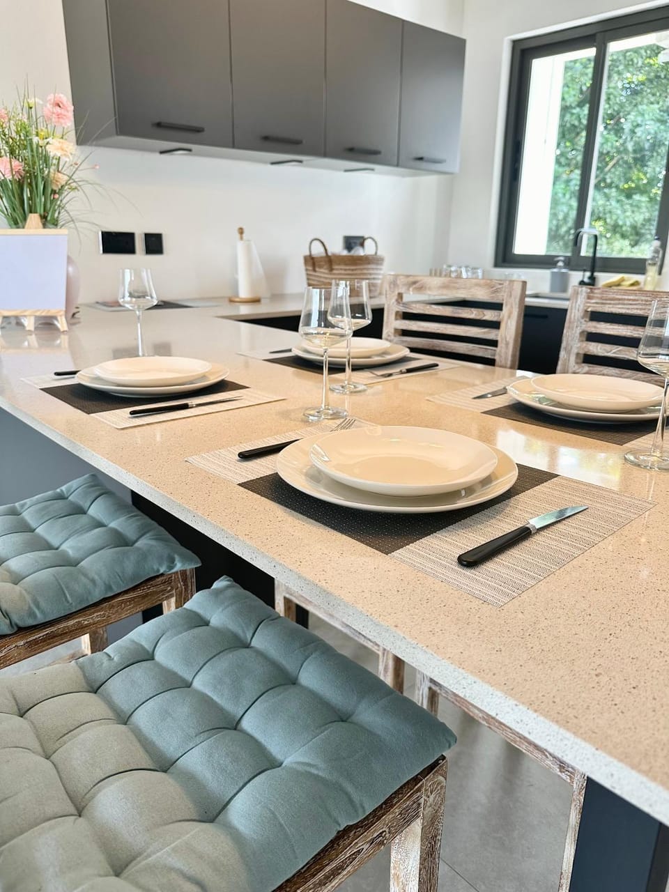 Kitchen or kitchenette, Dining area