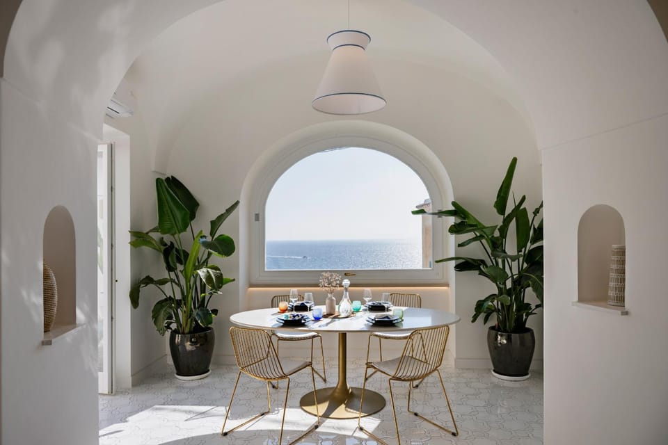Day, Living room, Seating area, Dining area, Sea view