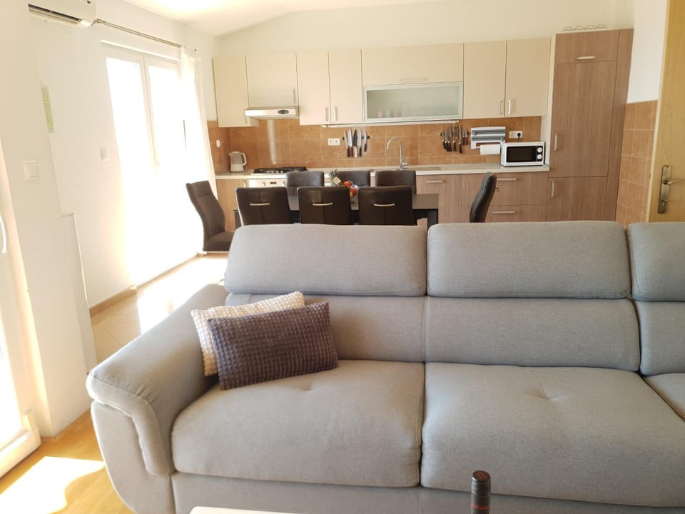 Living room, Dining area, kitchen