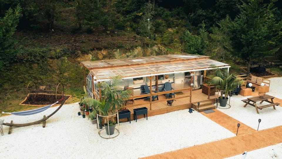 Caravana Airstream Vintage del 67 en Orrius, Barcelona Campground/ 
RV Resort in Maresme