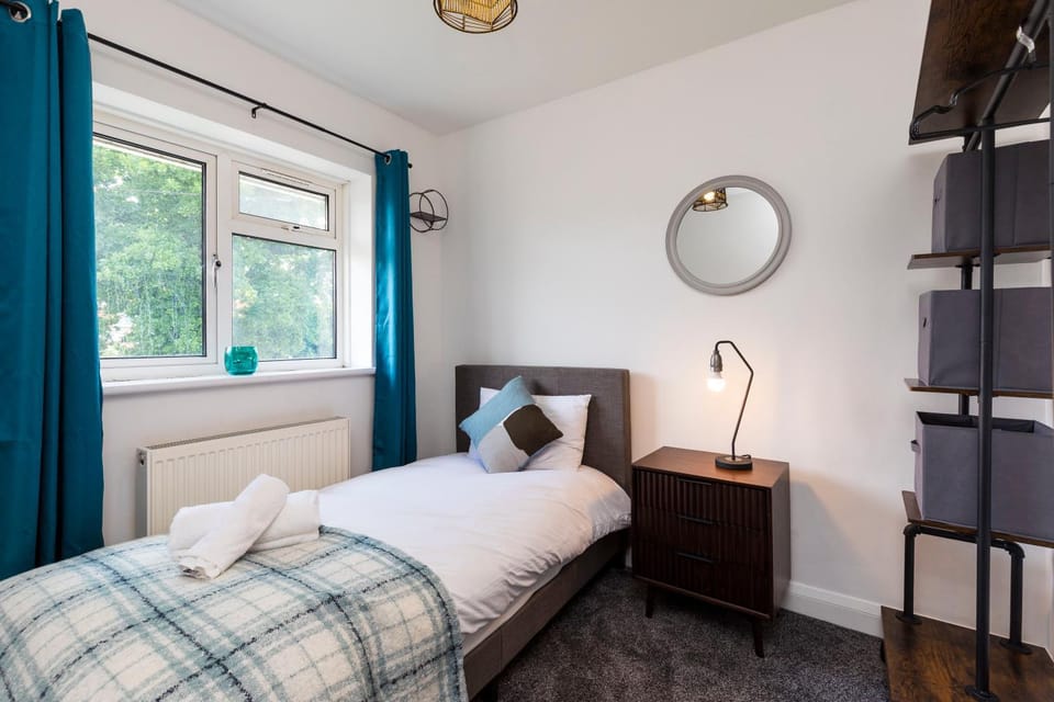 Bed, Photo of the whole room, Bedroom, heating, wardrobe