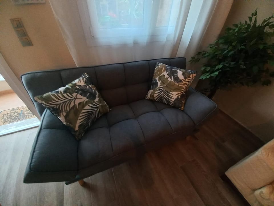 Bed, Living room, Seating area