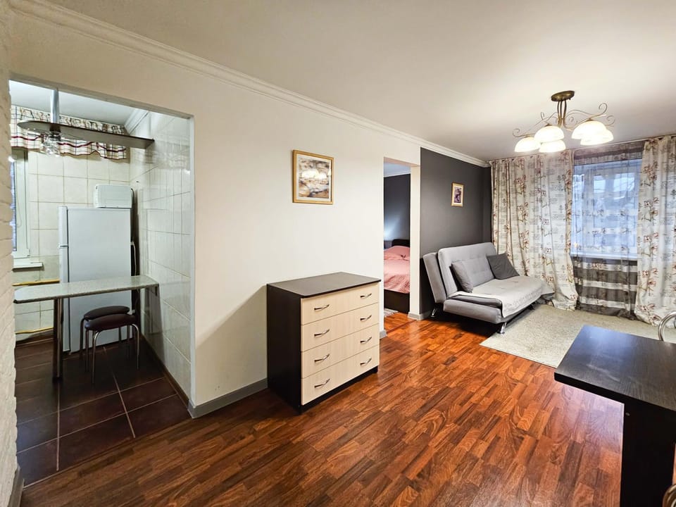 Photo of the whole room, Seating area