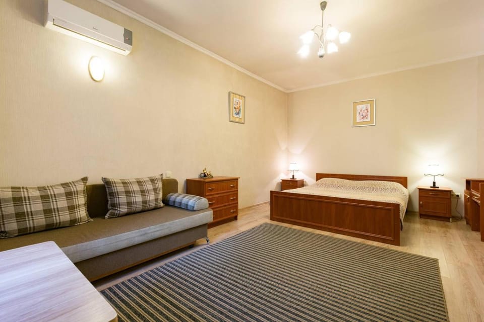 Bed, Photo of the whole room, Seating area, Bedroom, air conditioner