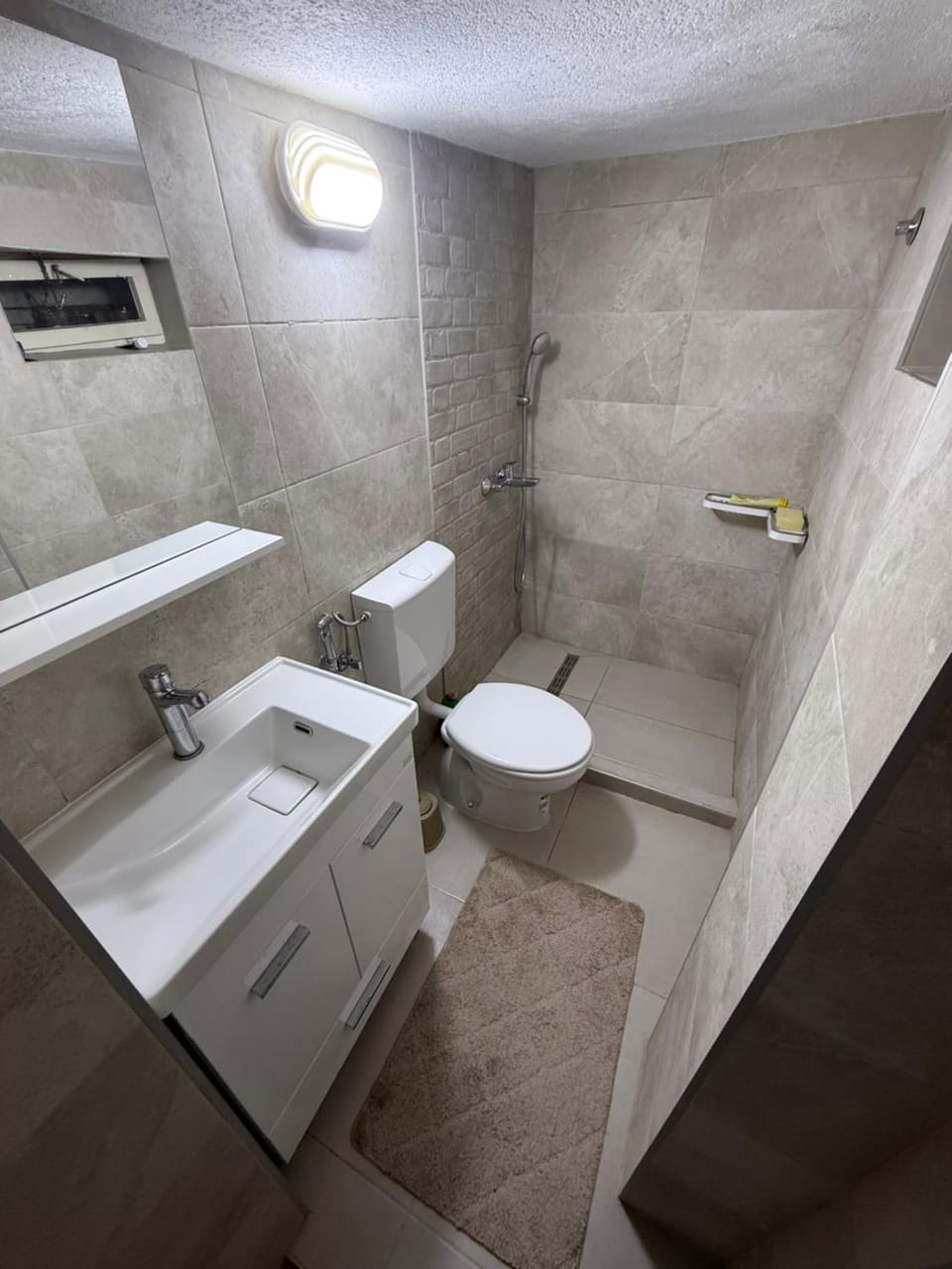Shower, Toilet, Bathroom, bidet, towels