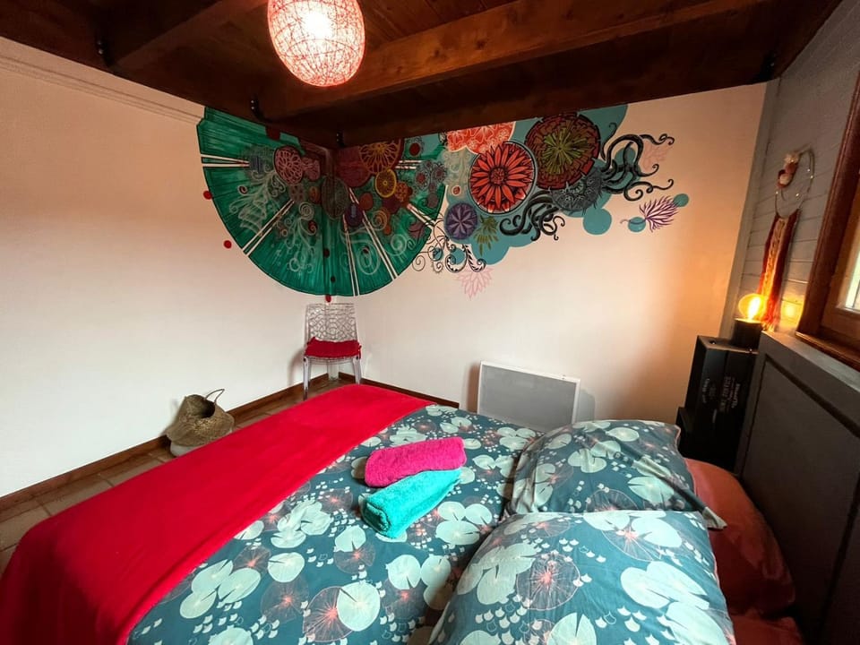 Bed, Photo of the whole room, Bedroom