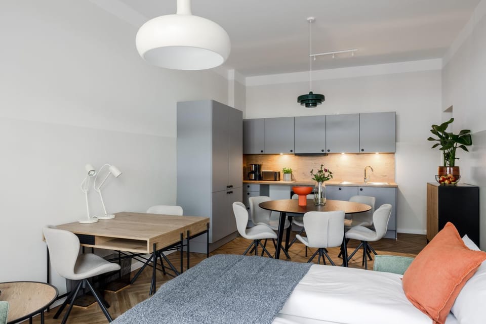 Bed, Kitchen or kitchenette, Living room, Photo of the whole room, Seating area, Dining area, Bedroom