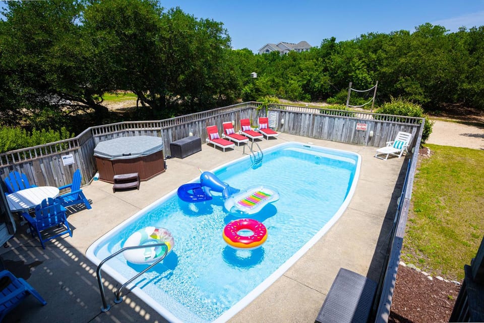 Near Beach Pool Hot Tub Game Room Ocean Retreat House in Corolla